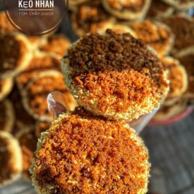 CƠM TRÒN MẮM KẸO TÔM CHÁY