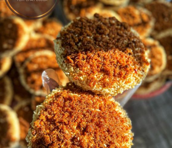 CƠM TRÒN MẮM KẸO TÔM CHÁY